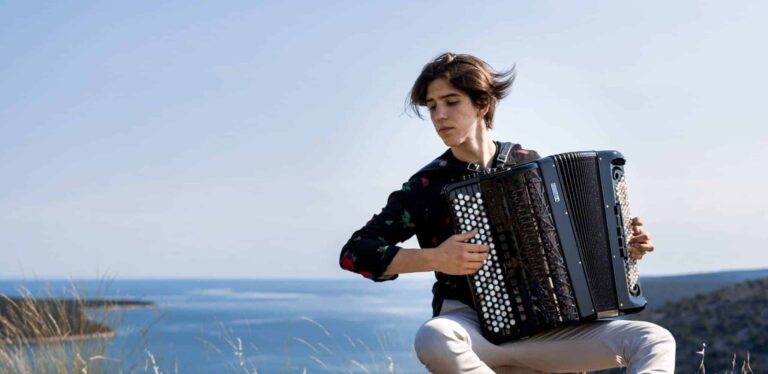 아코디언에 대한 꿈 | 꿈의 의미와 해석