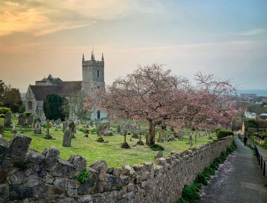 ki̇li̇se bahcesi̇ mezarlik rüyası | Rüya tabiri ve anlamı