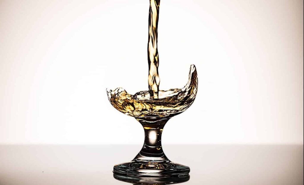 코냑에 대한 꿈 | 꿈의 의미와 해석