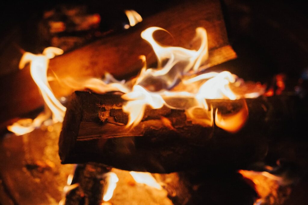 Mimpi tentang kayu bakar | Arti dan makna mimpi